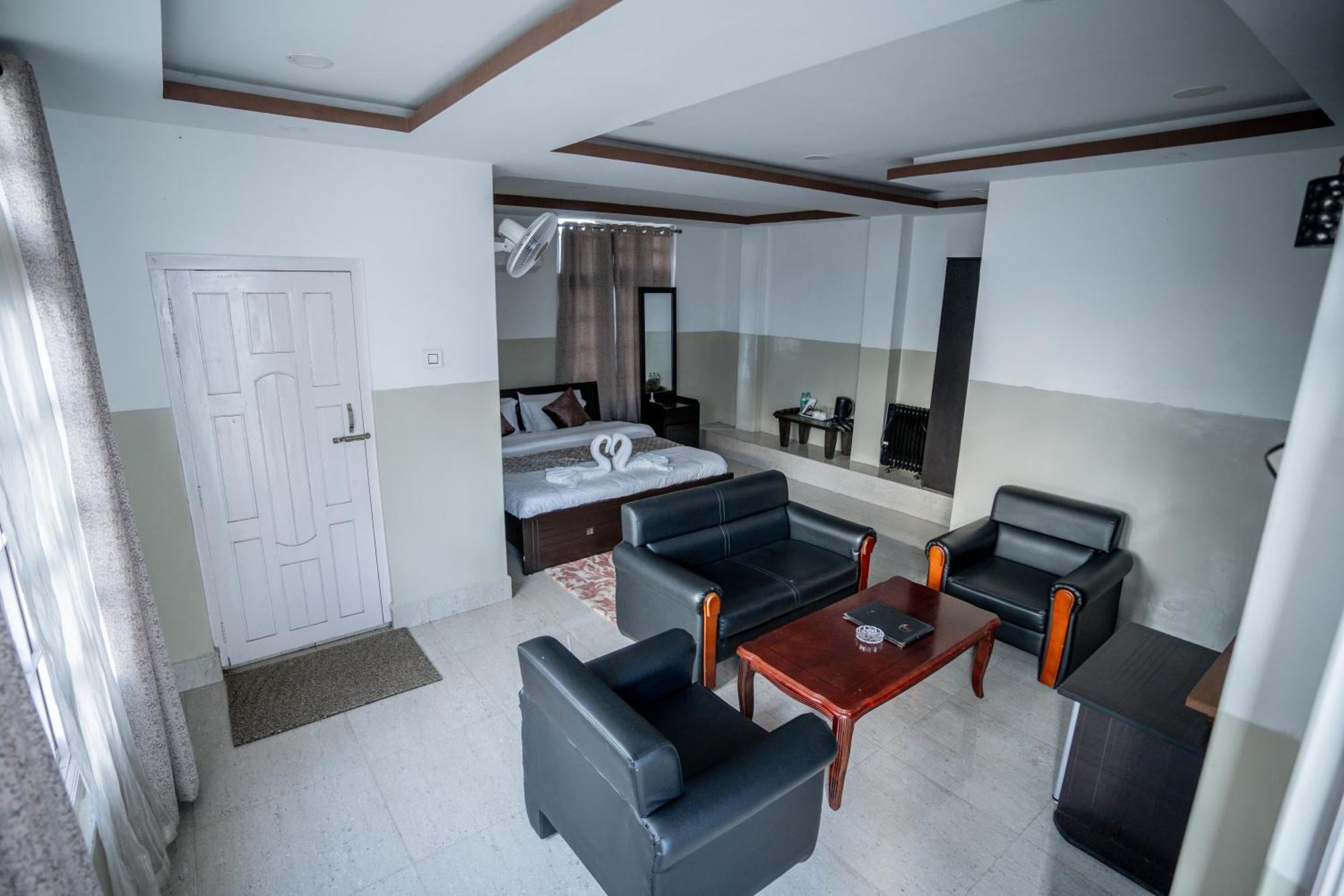 2K Hotel Kohima Exterior foto